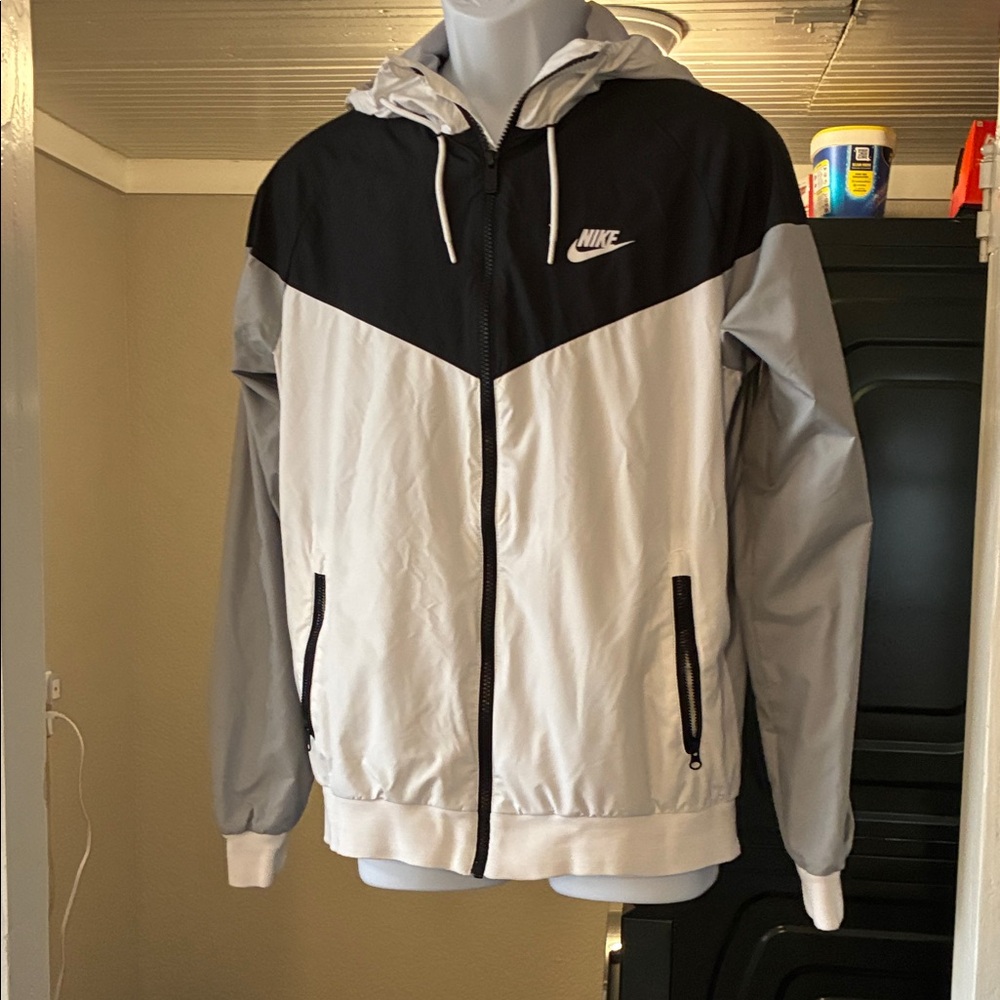 Nike Men's Black and White Windbreaker